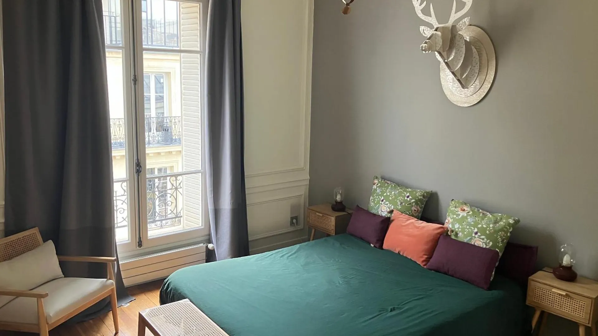 Chambre Capitale Saint Lazare Paris Bed & Breakfast