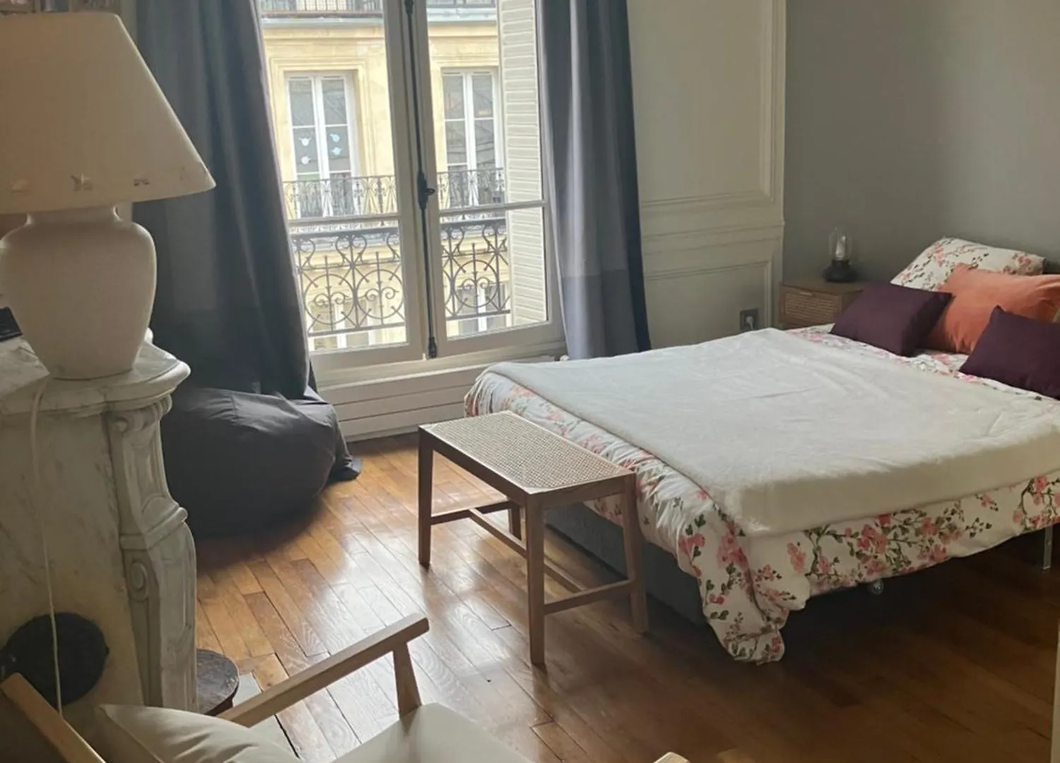 Chambre Capitale Saint Lazare Paris Bed & Breakfast